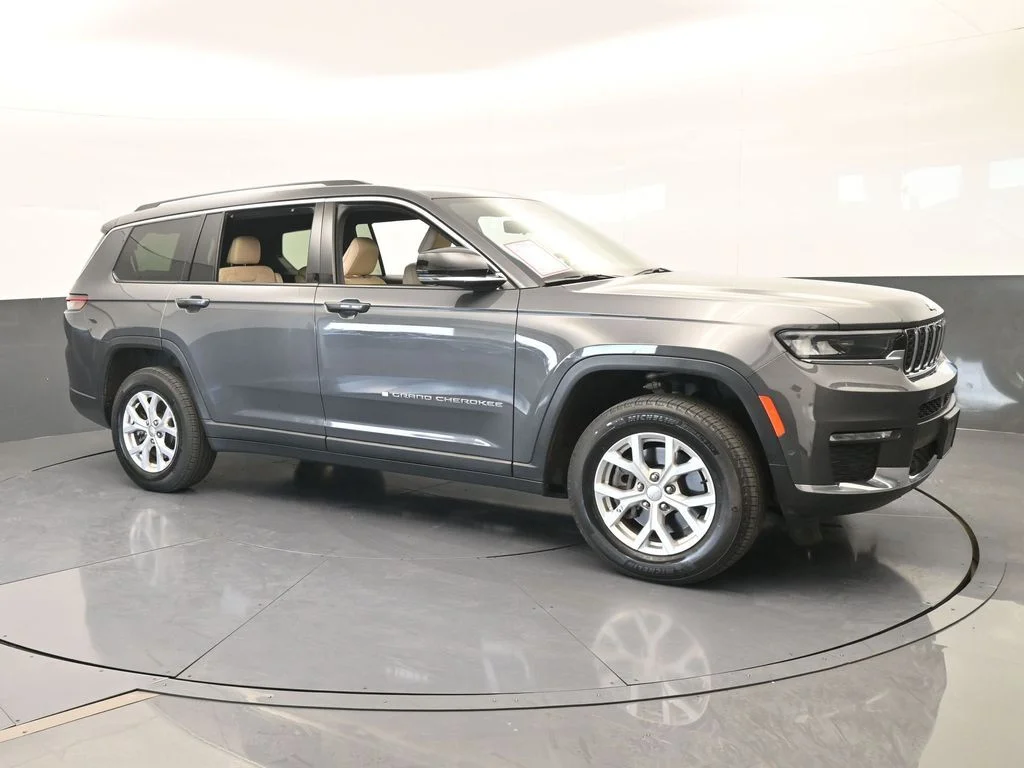 Used 2023 Baltic Gray Metallic Clearcoat Jeep Limited image 8