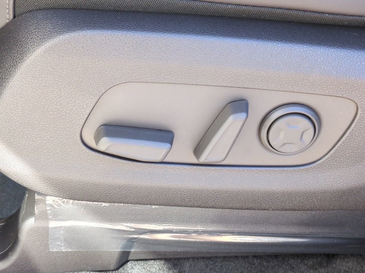 New 2026 Snow White Pearl Kia LXS image 22