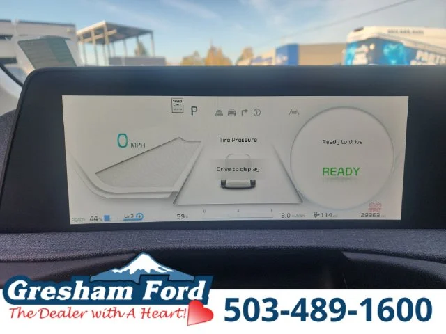 Used 2023 Snow White Pearl Kia Wind image 21