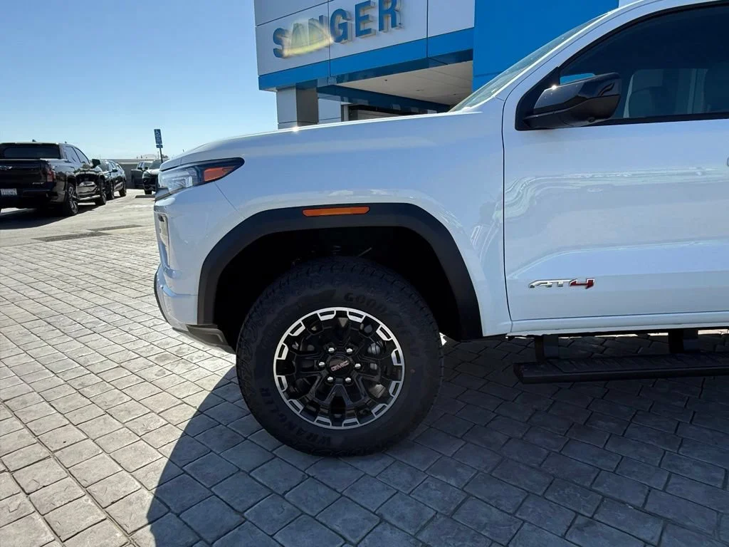 New 2026 Summit White GMC AT4 image 5