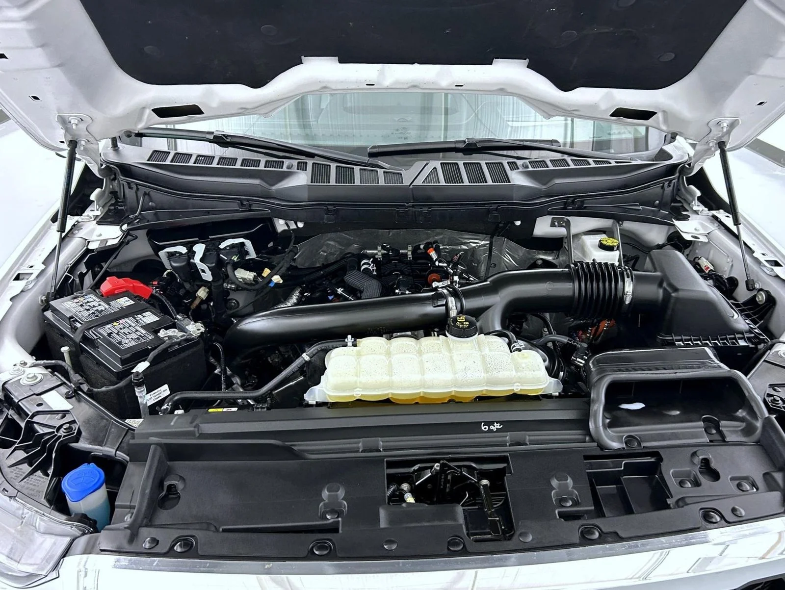 Used 2025 White Ford Lariat image 26