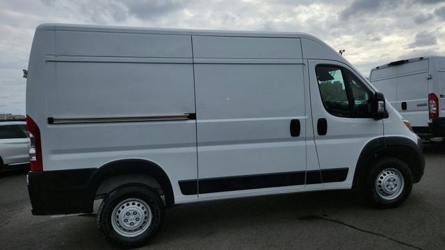 Used 2025 White Ram Base image 7