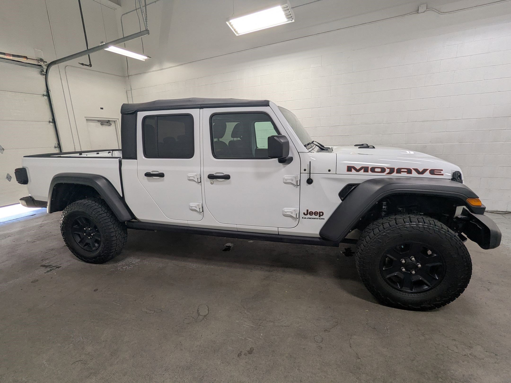 Used 2022 Bright White Clearcoat Jeep Mojave image 3