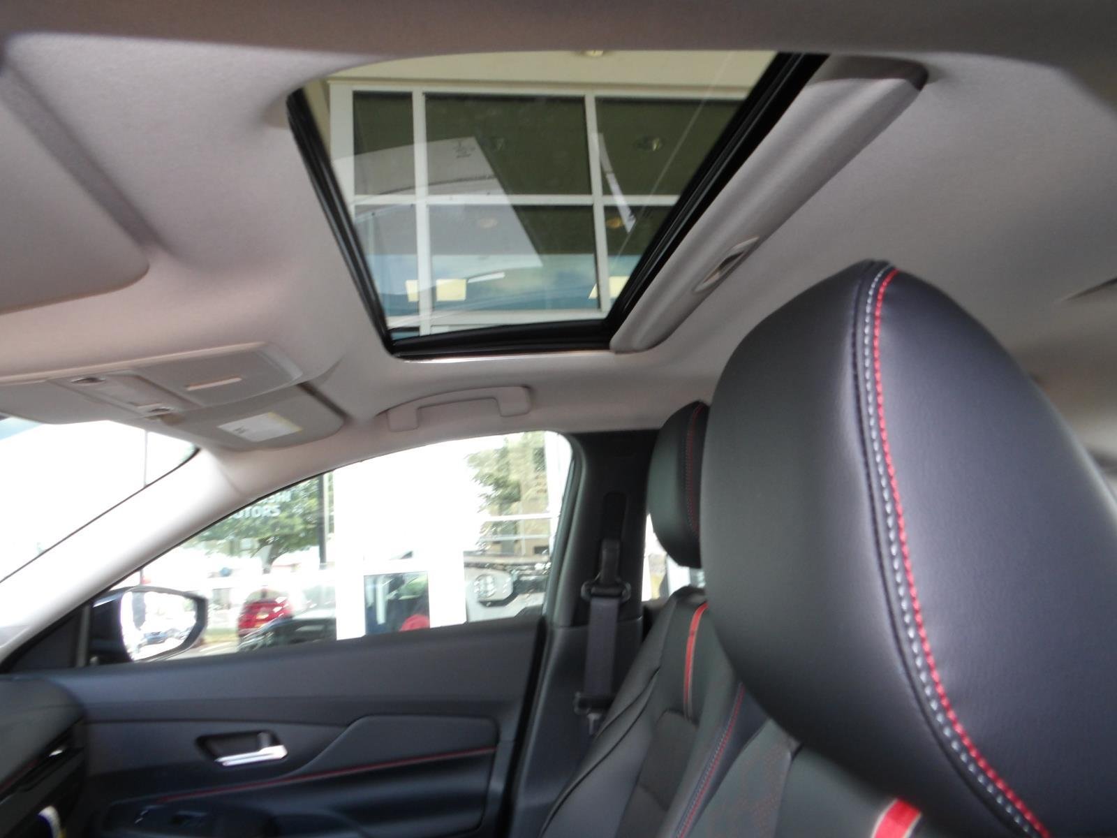 New 2026 Atlantic Gray Metallic / Super Black Two-tone Nissan SR image 18