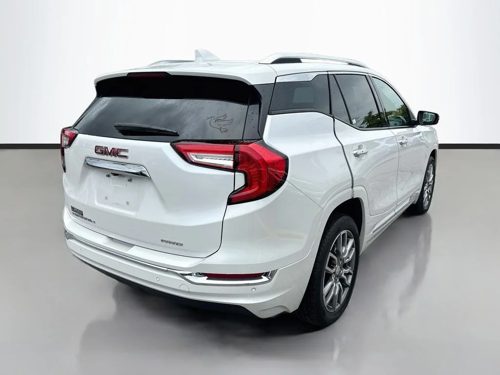 Used 2022 White GMC Denali image 5