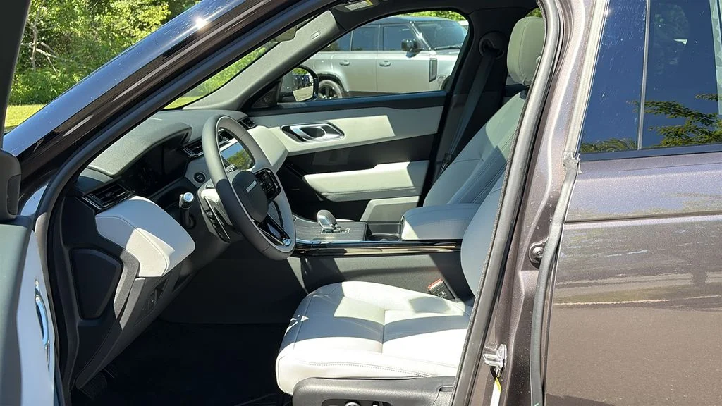 New 2026 Charente Grey LAND ROVER S image 9
