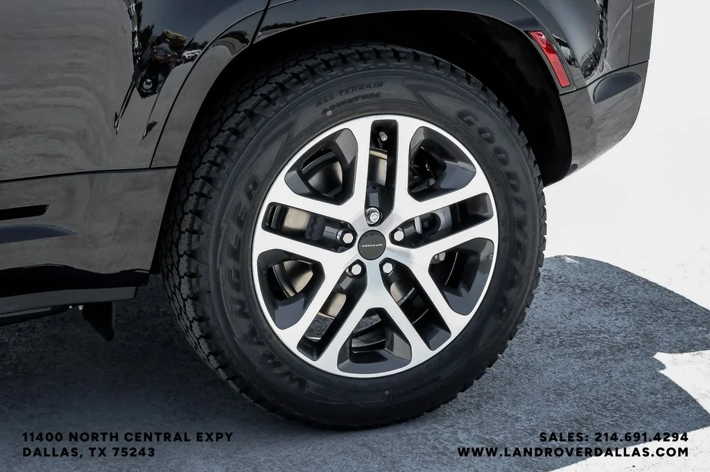 New 2026 Santorini Black Metallic Land Rover X-Dynamic SE image 45