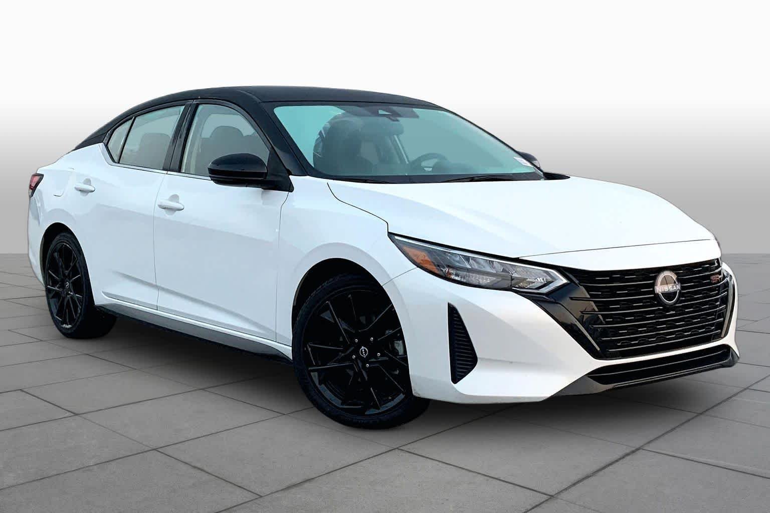 Used 2025 Aspen White Tricoat/Super Black Nissan SR image 3