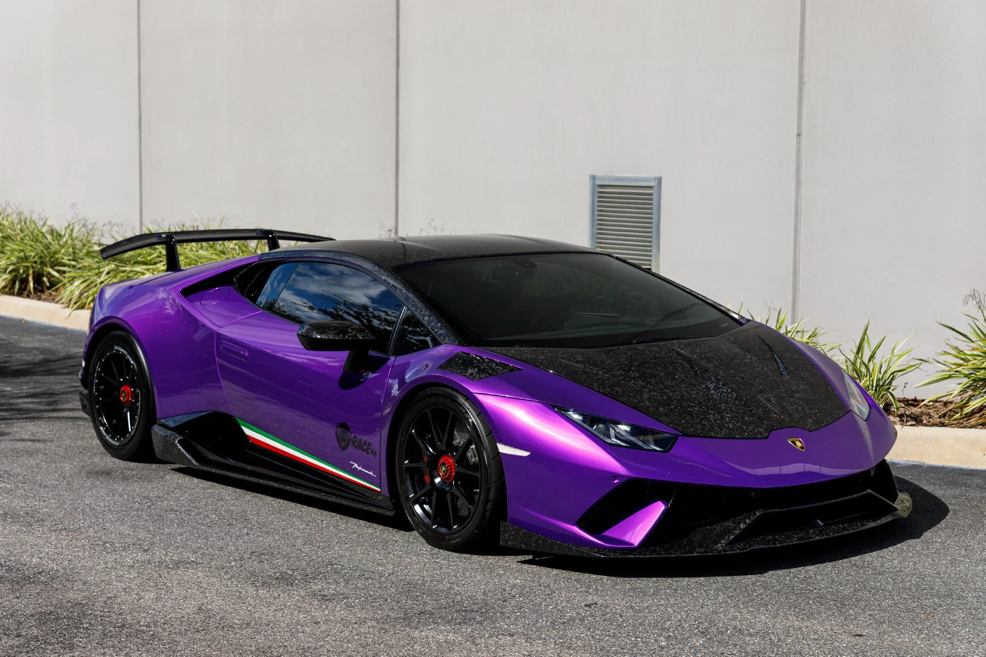 Used 2018  Lamborghini Performante image 7