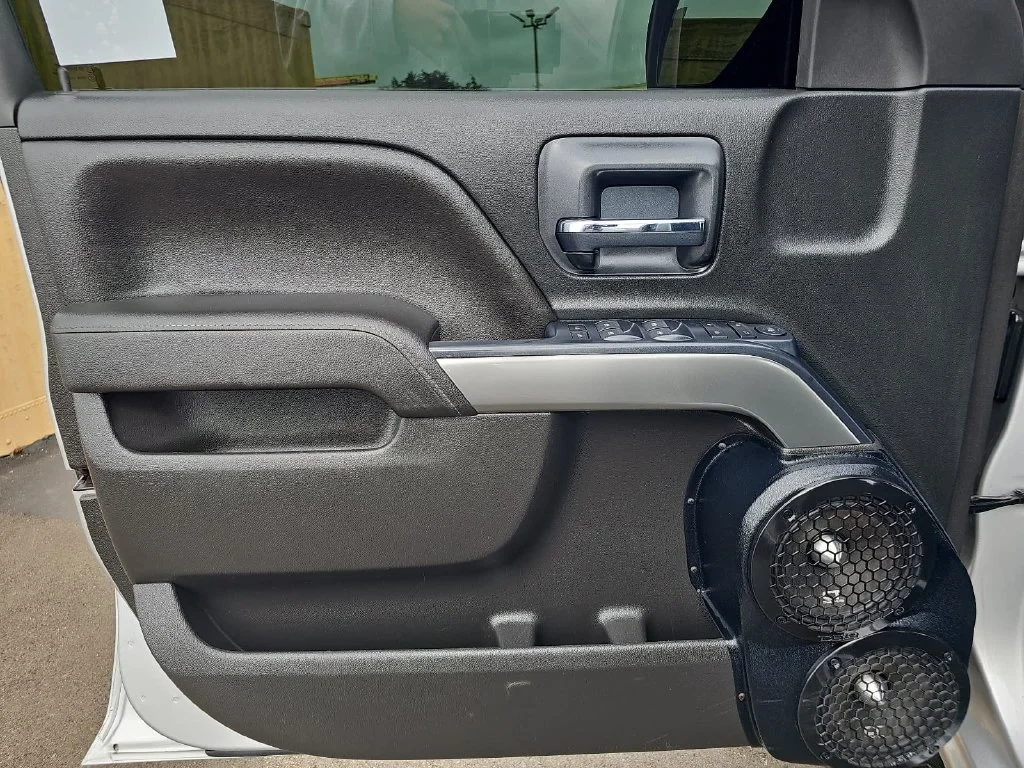 Used 2018 Silver Chevrolet LT image 25