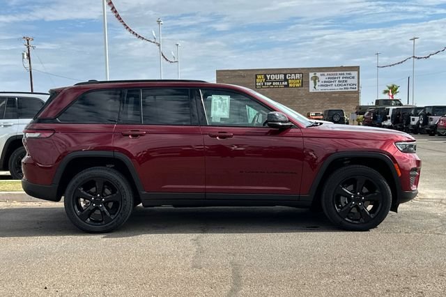 Used 2023 Red Jeep Altitude image 6