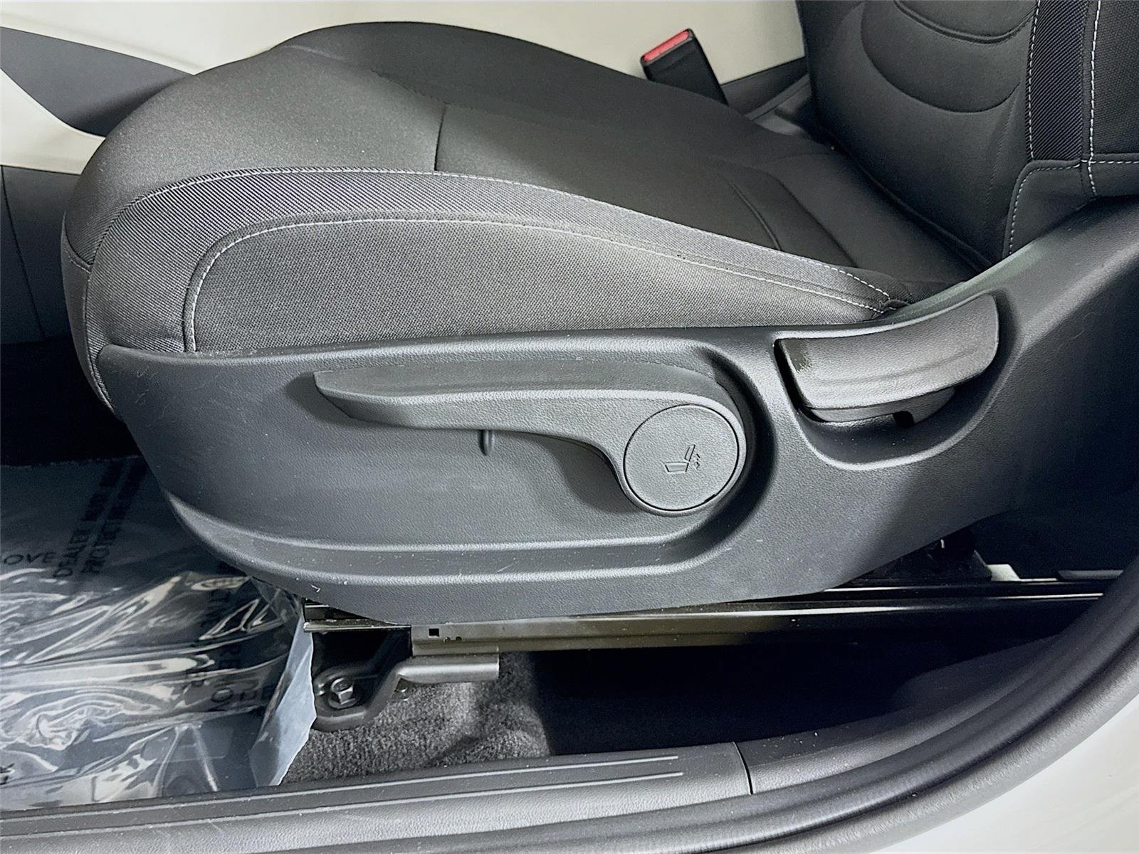 Used 2024 White Pearl Hyundai SE image 19
