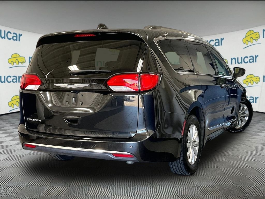Used 2017 Black Chrysler Touring L image 6