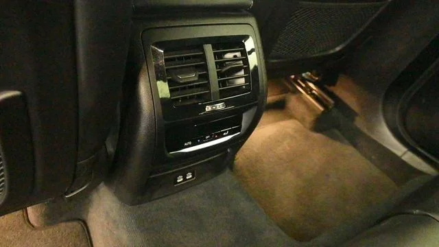 Used 2022 Dark Graphite BMW xDrive30i image 12