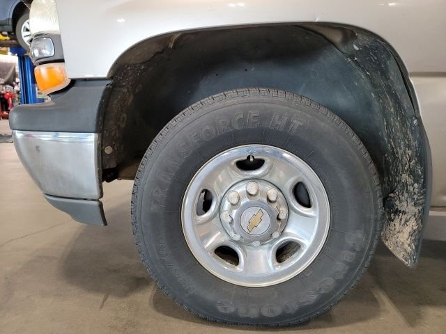 Used 2000 Light Pewter Metallic Chevrolet LS image 11