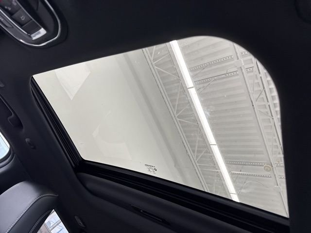 New 2026 Bright White Clear-Coat Exterior Paint Jeep Altitude image 29
