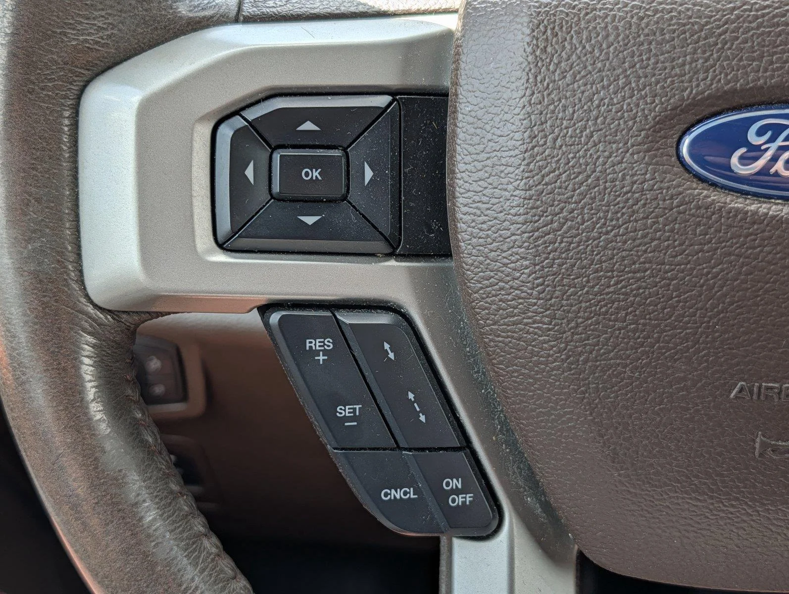 Used 2019 White Platinum Metallic Tri-Coat/Stone Gray Ford King Ranch image 24