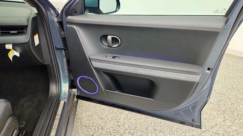 Used 2025 Digital Teal Hyundai Limited RWD image 27