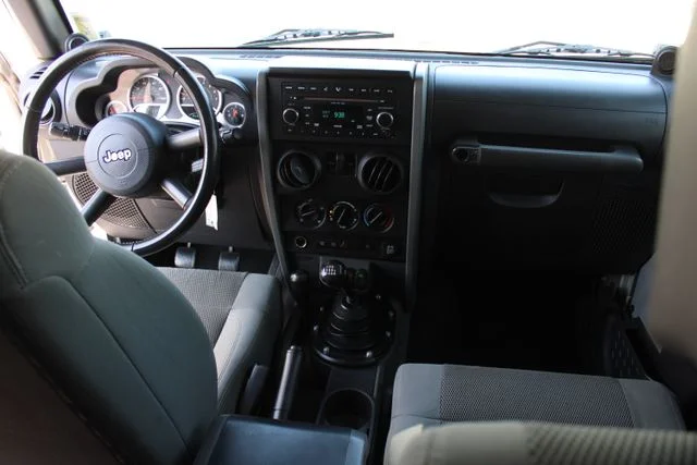 Used 2007 Silver Jeep Rubicon image 14