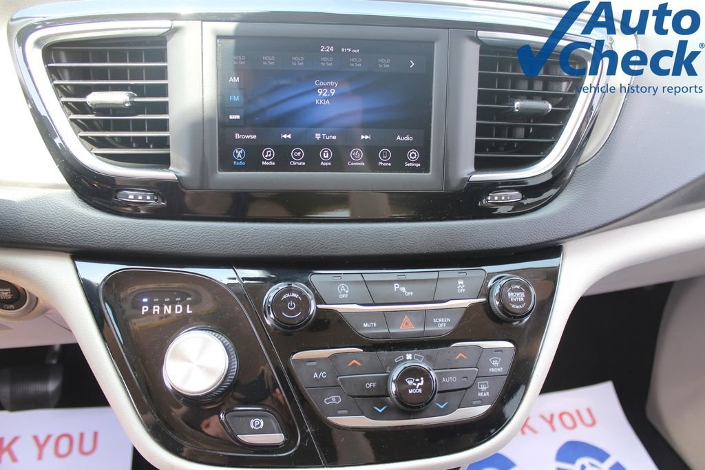 Used 2020 Silver Chrysler Touring L image 16