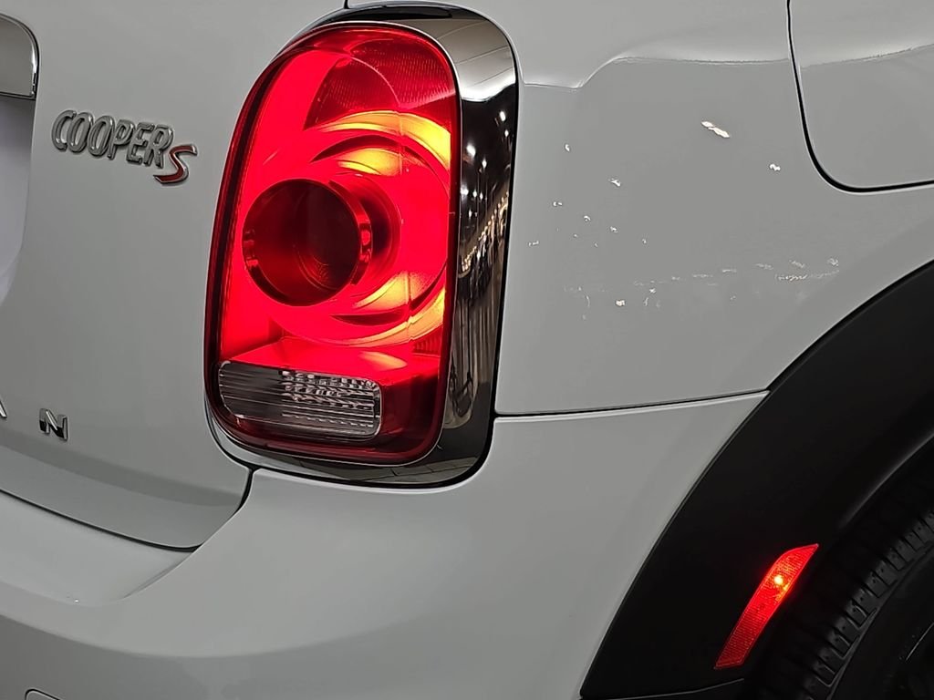 Used 2017 Light White MINI Base image 34