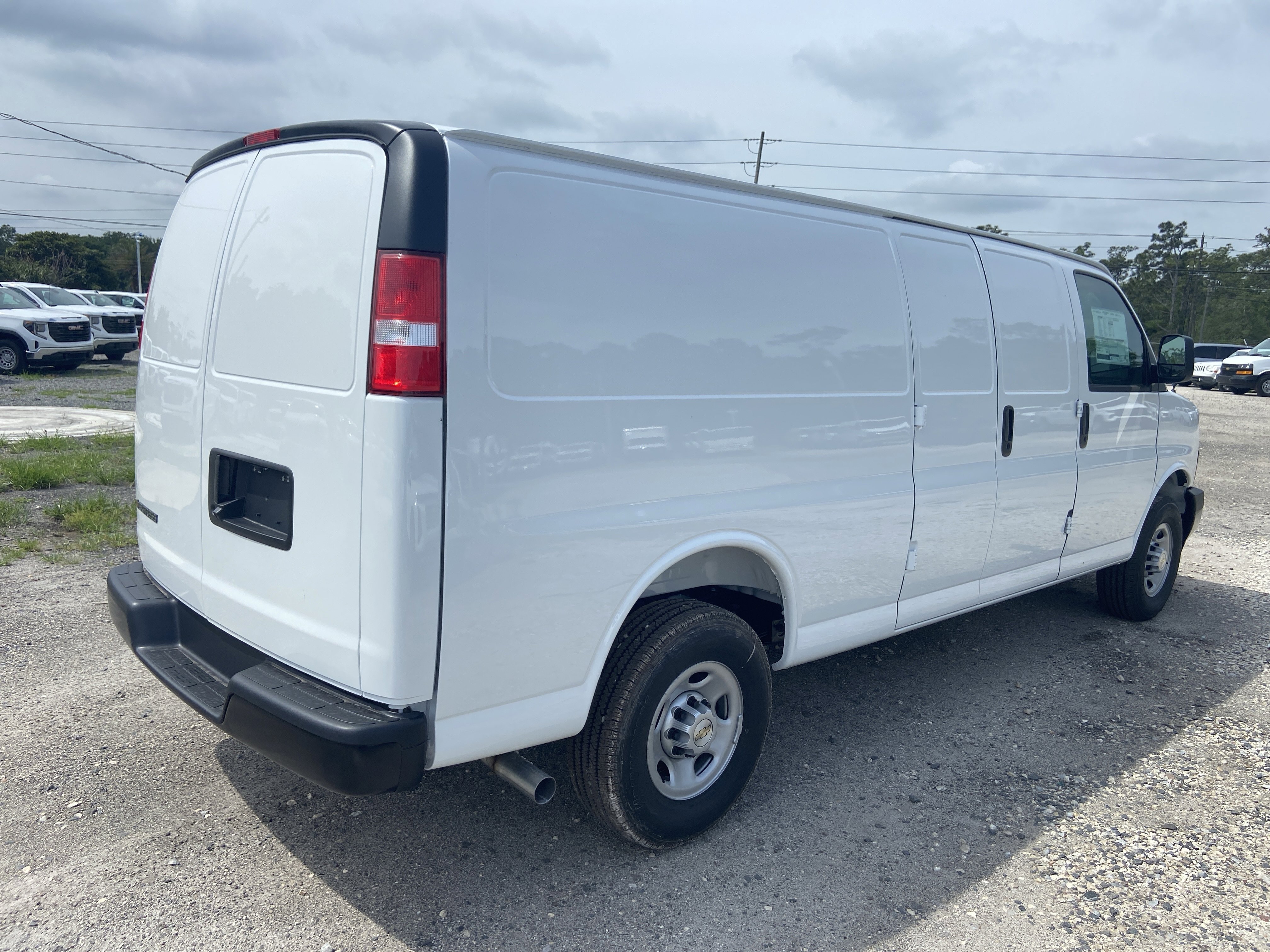 2026 Chevrolet Express Cargo Work Van - Photo 6