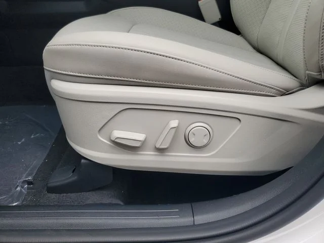 New 2026 Glacial White Pearl Kia S image 16