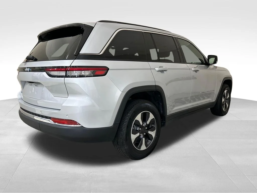 Used 2024 Silver Jeep 4xe image 5