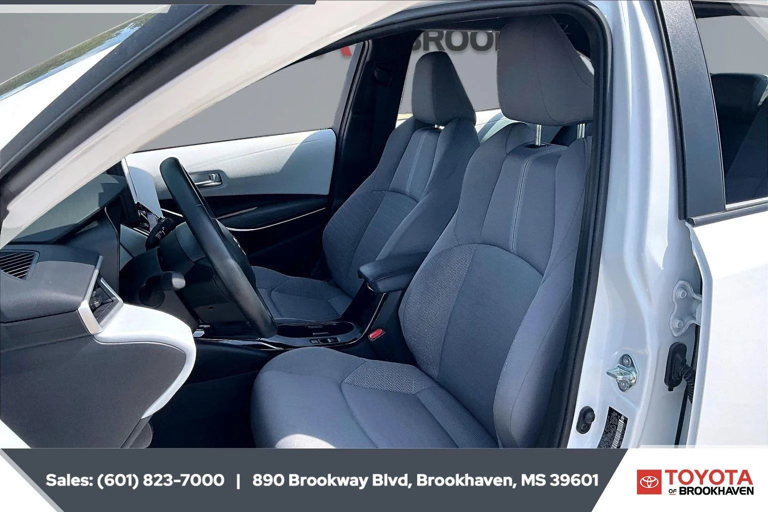 Used 2025 Ice Cap Toyota SE image 18