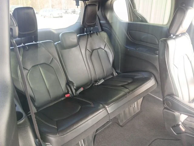 Used 2025 Black Chrysler Select image 13