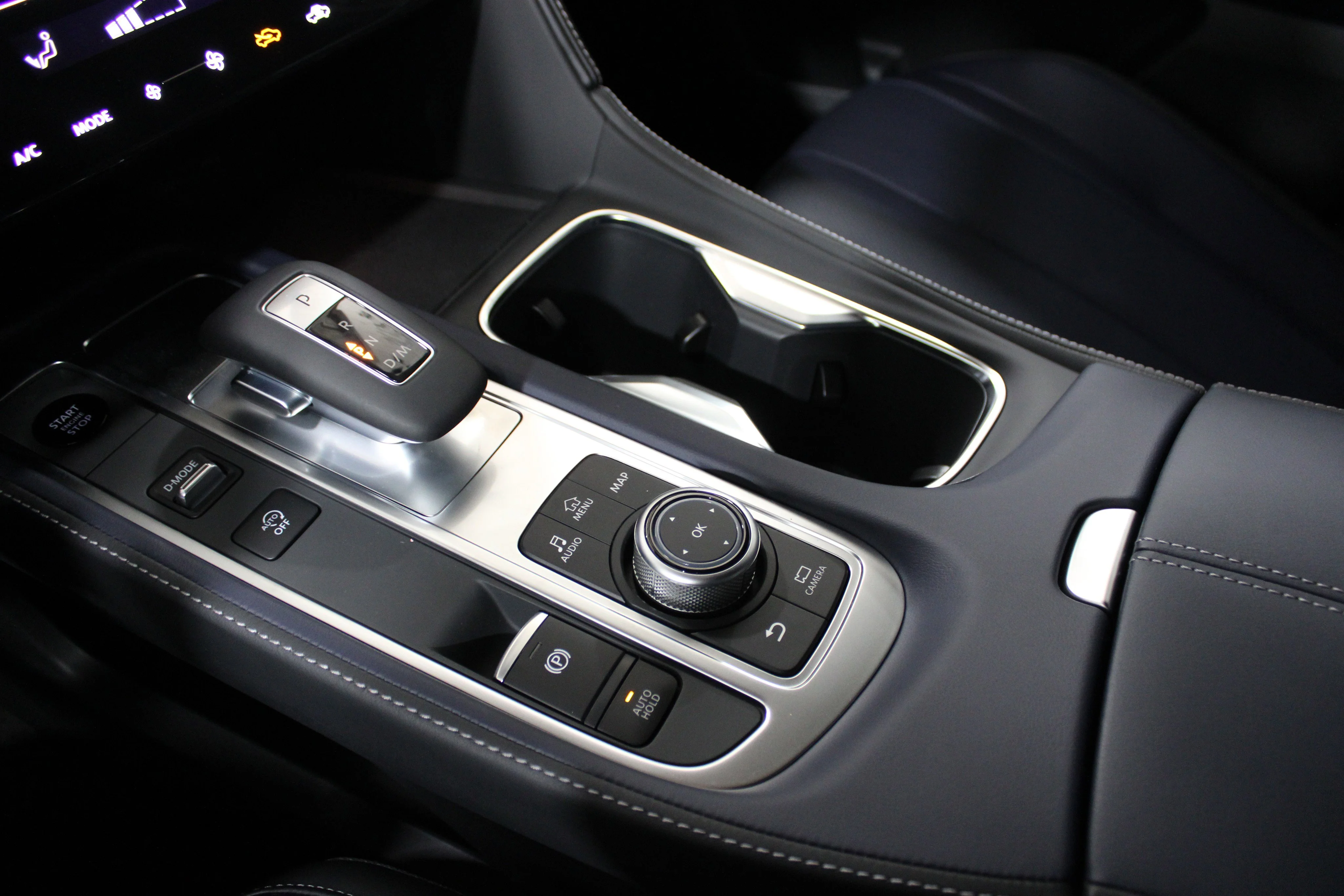 New 2026 RADIANT WHITE INFINITI Sport AWD image 17