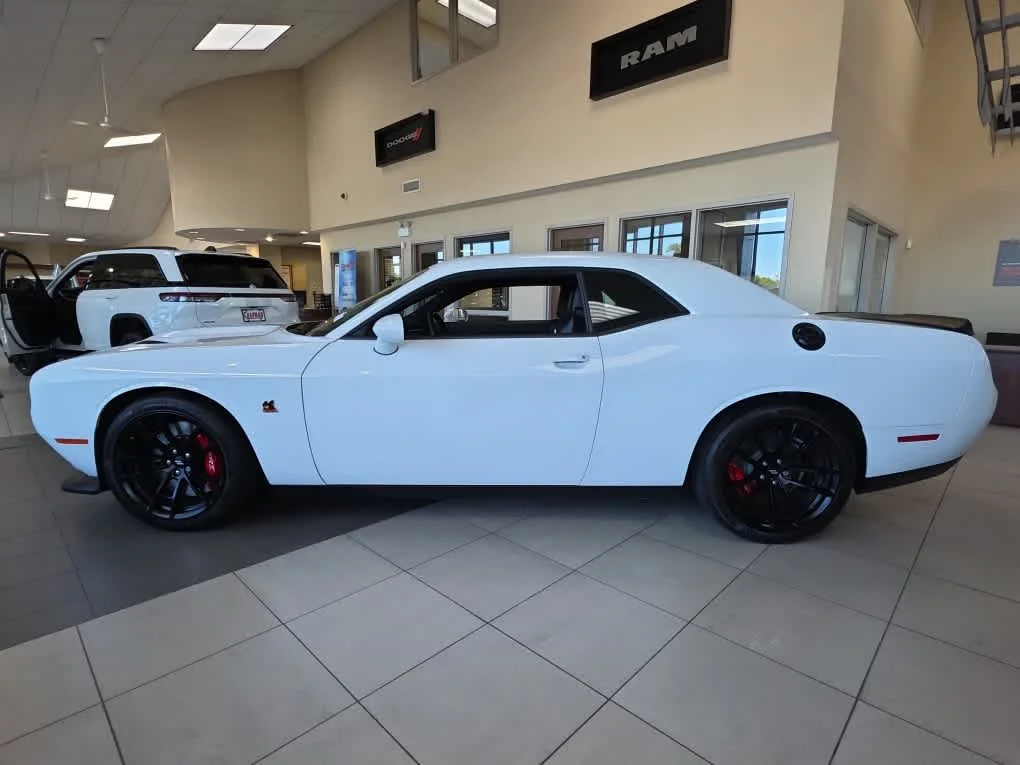 Used 2023 White Knuckle Clearcoat Dodge R/T Scat Pack image 7