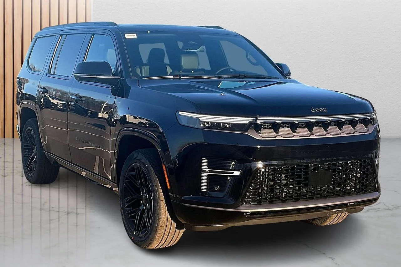 New 2026 High Gloss Black Exterior Paint Jeep Limited Reserve image 2