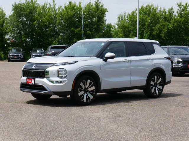 Certified 2025 Mitsubishi Outlander SE with VIN JA4J4VA86SZ024113 for sale in White Bear Lake, Minnesota