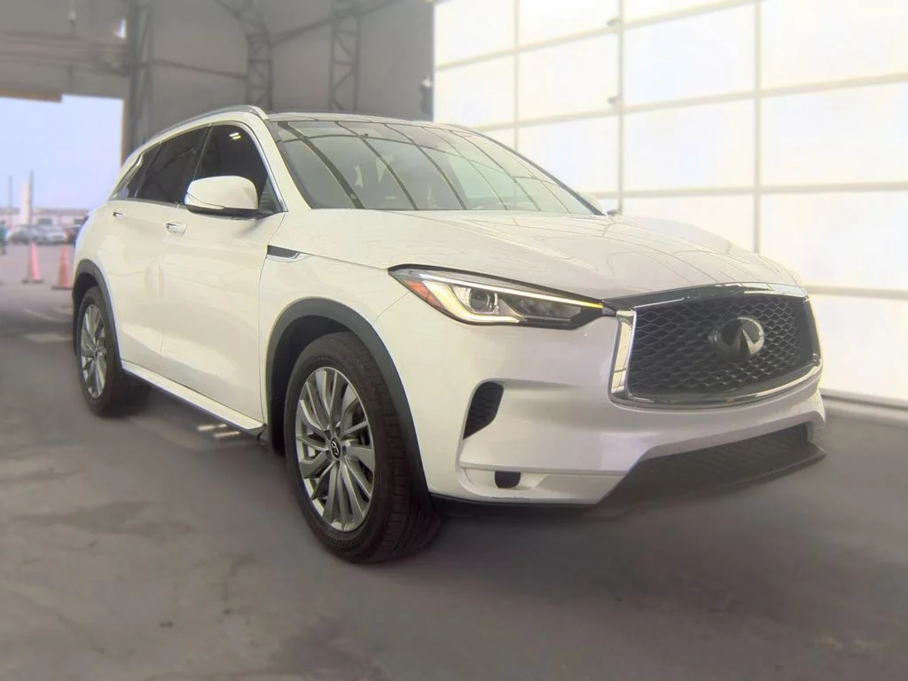 Certified Used 2023 White INFINITI LUXE image 4