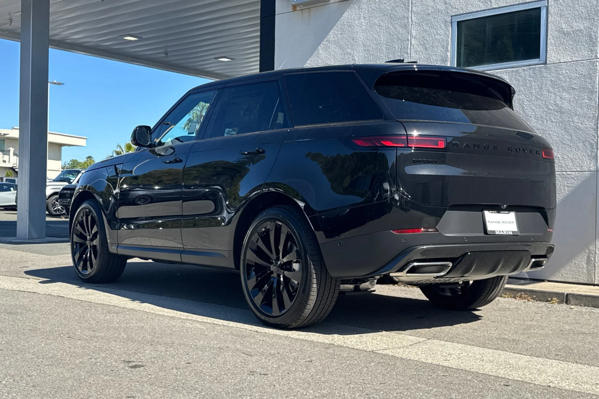 New 2026 Santorini Black Land Rover SE image 6