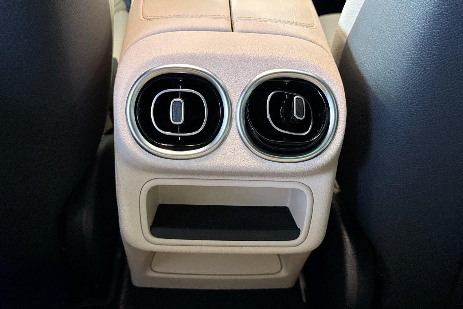 New 2026 Polar White Mercedes-Benz GLC 300 image 23
