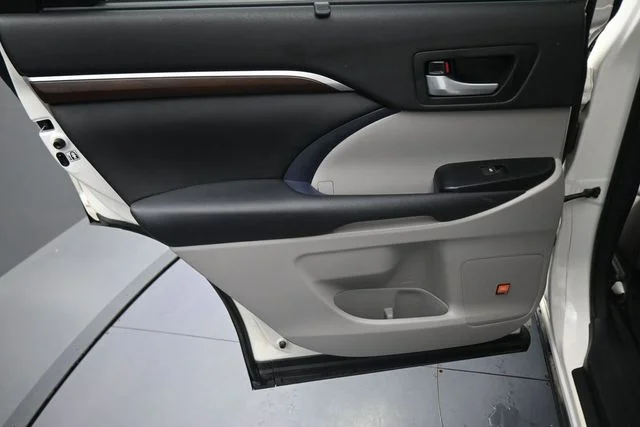 Used 2015 White Toyota Limited image 19