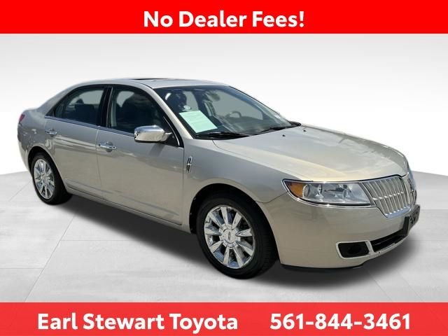 Used 2010  Lincoln Base image 2