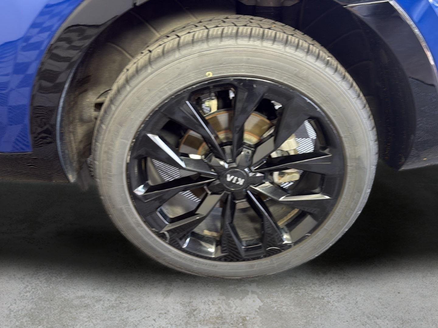 Used 2021 Sapphire Blue Kia SX image 14