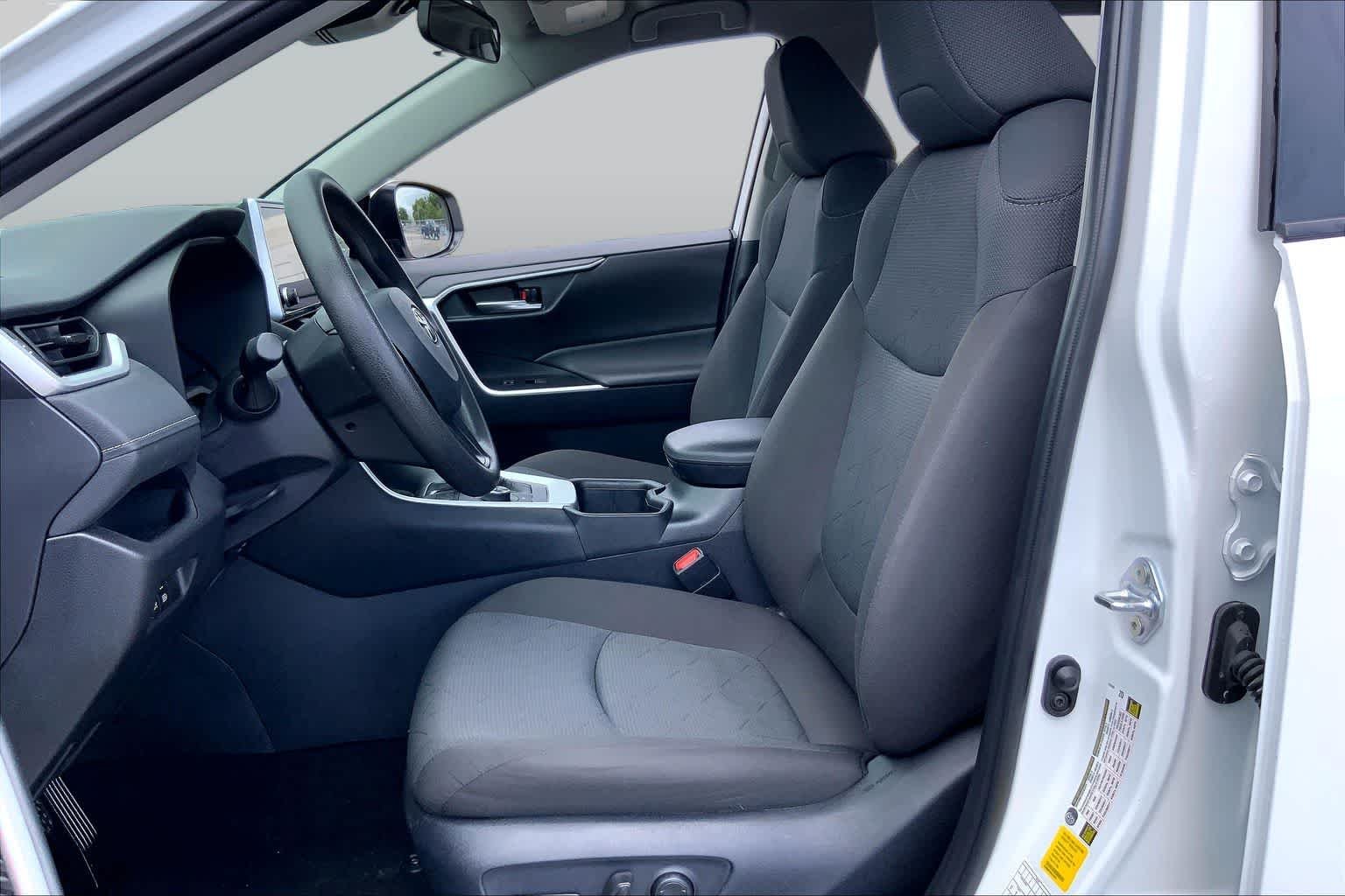 Used 2025 Ice Cap Toyota Hybrid XLE image 8