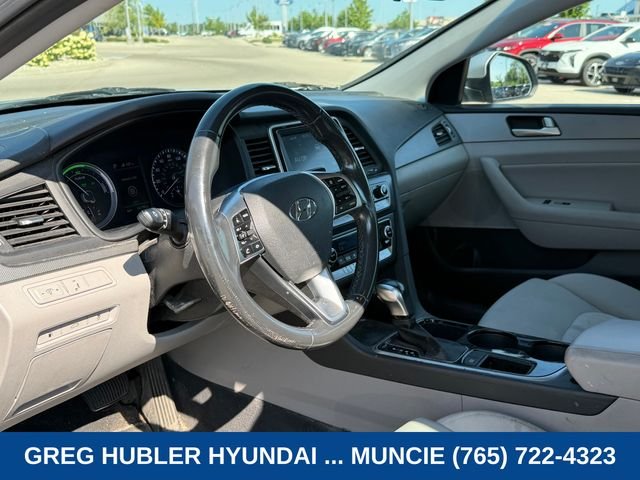 Used 2019 Silver Hyundai SE image 15