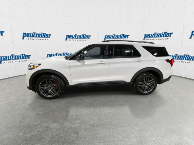 New 2026 Star White Metallic Tri-Coat Ford ST-Line image 6