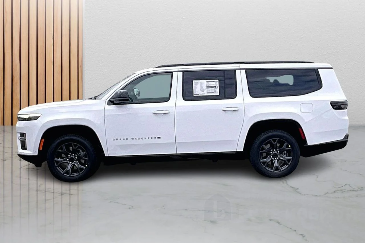 New 2026 Bright White Clear-Coat Exterior Paint Jeep Limited Altitude image 6