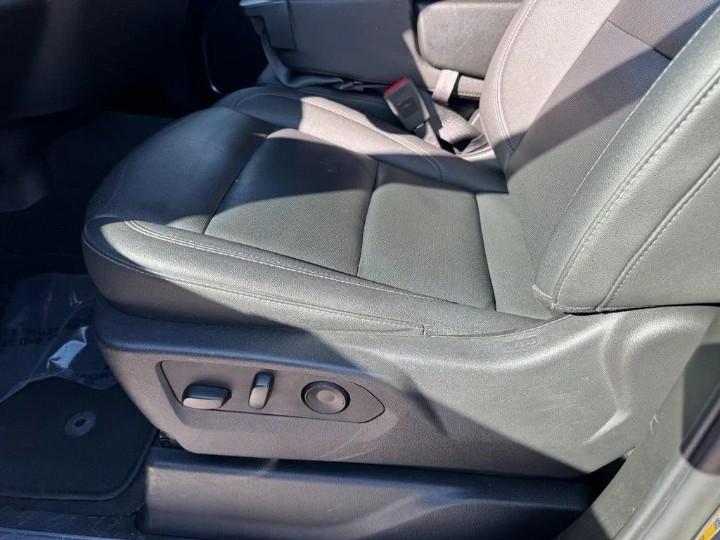 Used 2025 Silver GMC SLT image 14