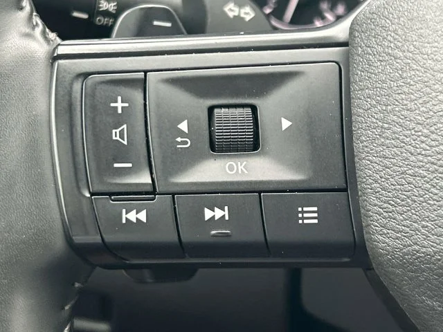 Used 2025 Gray Nissan SV image 29