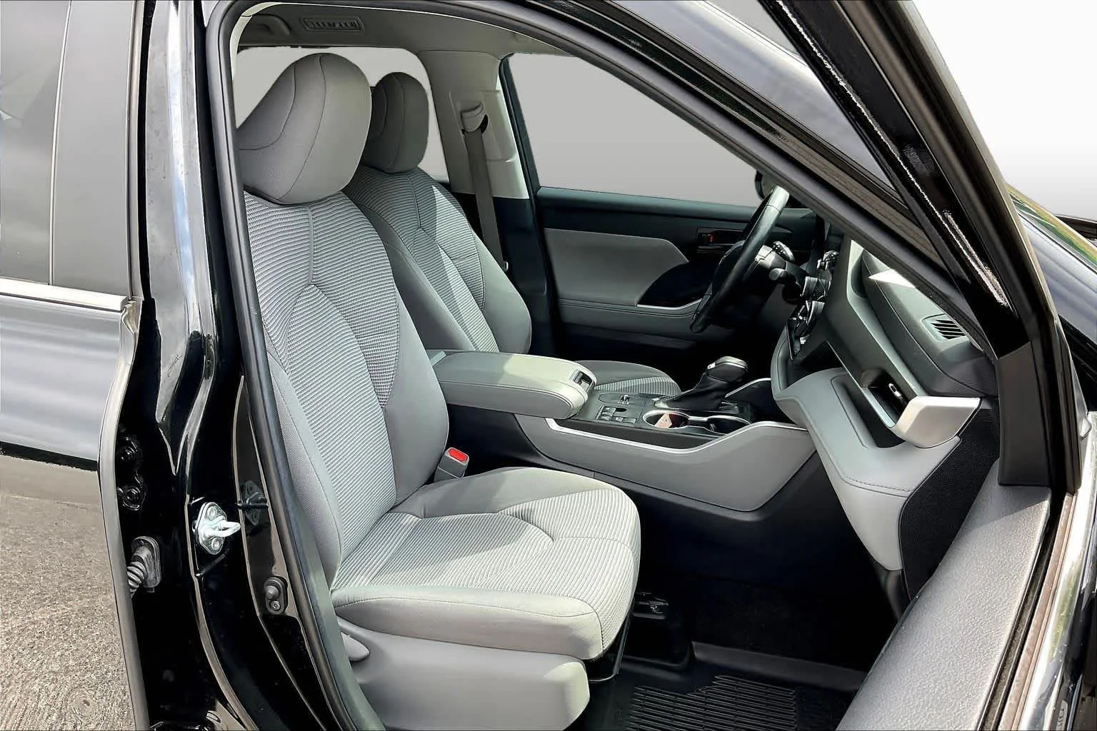 Used 2023 Midnight Black Metallic Toyota LE image 9
