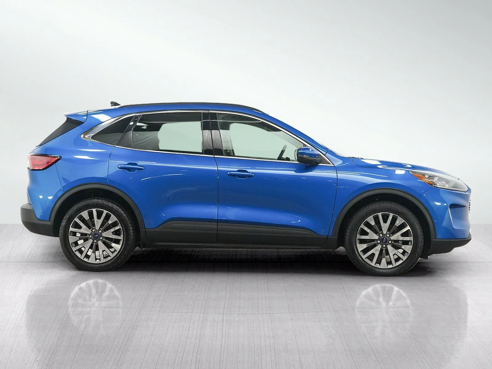 Used 2020 Blue Ford Titanium image 6