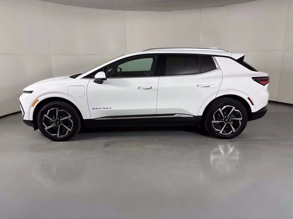 Used 2024 White Chevrolet LT image 5