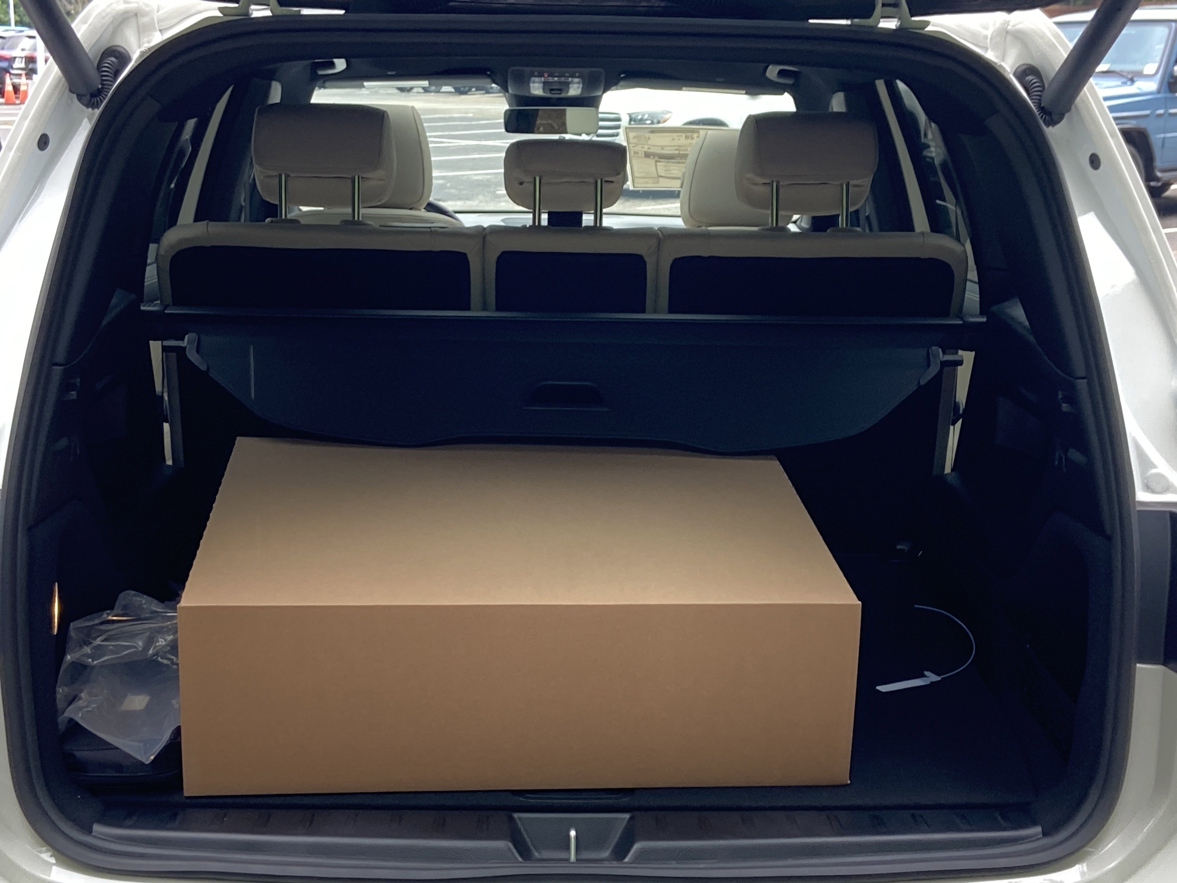 New 2026 Polar White Mercedes-Benz GLB 250 SUV image 9
